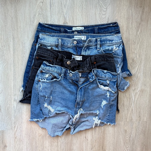 Lot of four pairs of women's Abercrombie shorts, size 28/29 - Picture 1 of 12